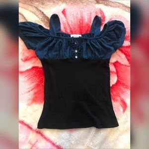 Cold shoulder peasant top 🌹